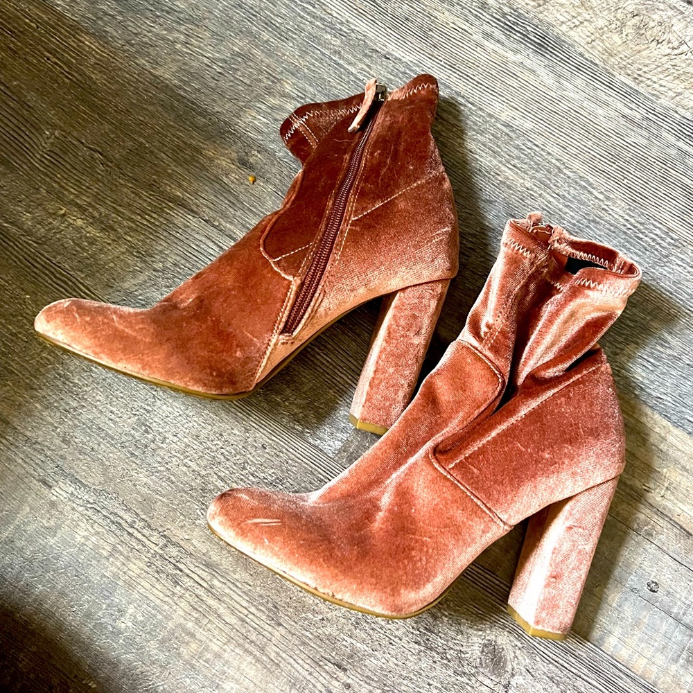 Steve Madden pink velvet booty